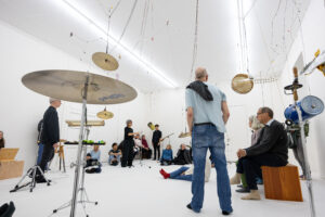 Konzert und Klanginstallation "Aussi Fragile que Possible" im Museum Art.Plus anlässlich der Donaueschinger Musiktage 2024.